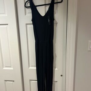 Lulu’s Black Ribbed Jumpsuit - XS